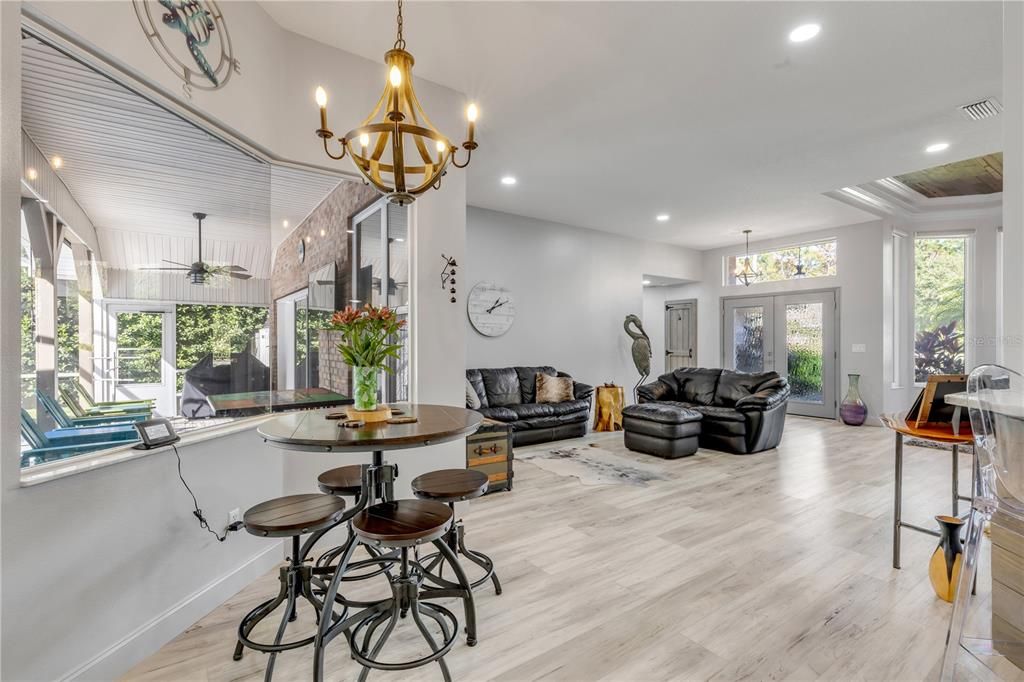 En Venta: $695,000 (4 camas, 3 baños, 2652 Pies cuadrados)