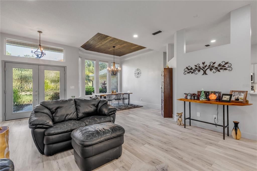 En Venta: $695,000 (4 camas, 3 baños, 2652 Pies cuadrados)