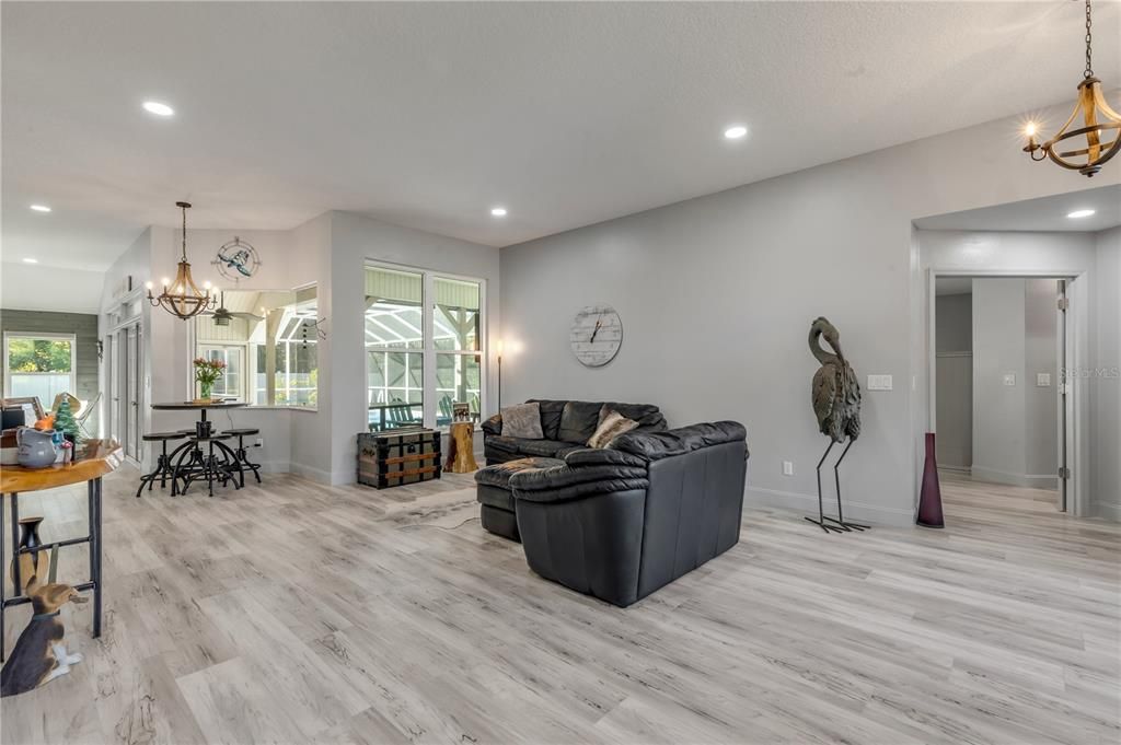 En Venta: $695,000 (4 camas, 3 baños, 2652 Pies cuadrados)