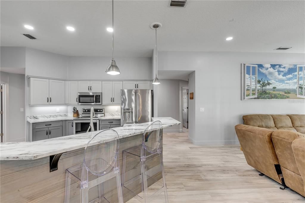 En Venta: $695,000 (4 camas, 3 baños, 2652 Pies cuadrados)