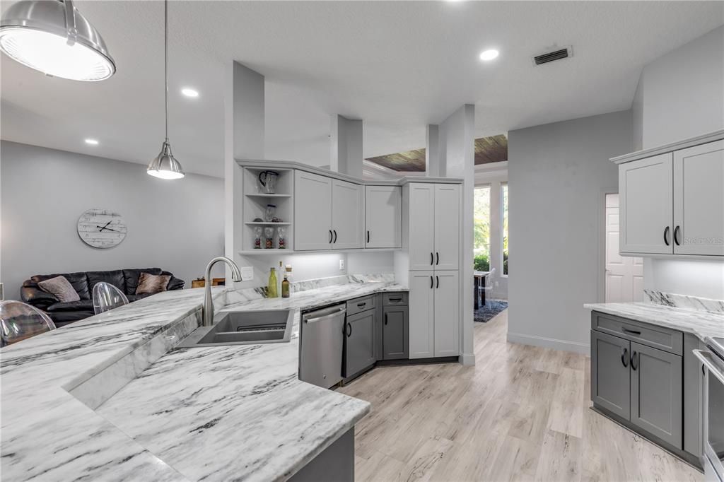 En Venta: $695,000 (4 camas, 3 baños, 2652 Pies cuadrados)