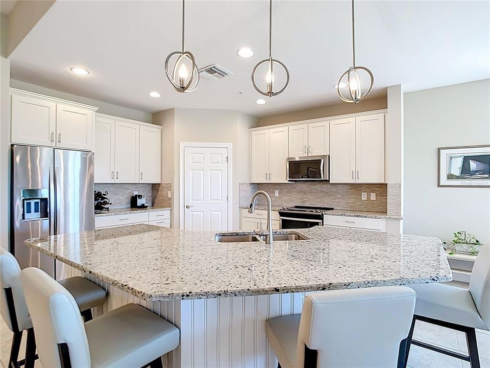 For Sale: $625,000 (3 beds, 2 baths, 2376 Square Feet)