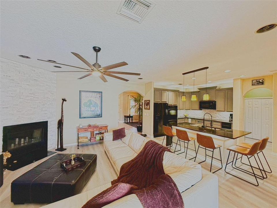 待售: $785,000 (5 贝兹, 5 浴室, 3452 平方英尺)