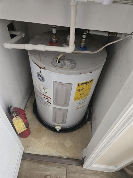 For Sale: $170,000 (2 beds, 1 baths, 1342 Square Feet)