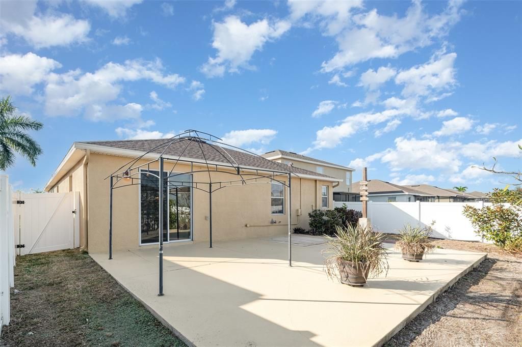 На продажу: $330,000 (4 спален, 2 ванн, 1878 Квадратных фут)