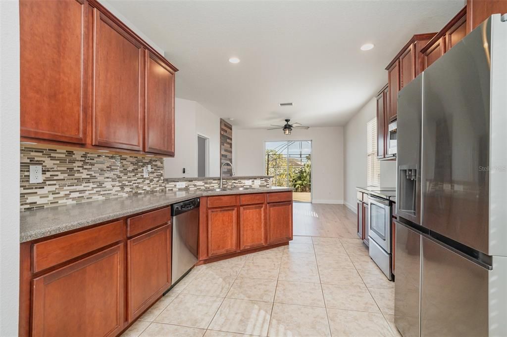 На продажу: $330,000 (4 спален, 2 ванн, 1878 Квадратных фут)