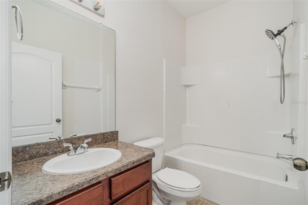 На продажу: $330,000 (4 спален, 2 ванн, 1878 Квадратных фут)