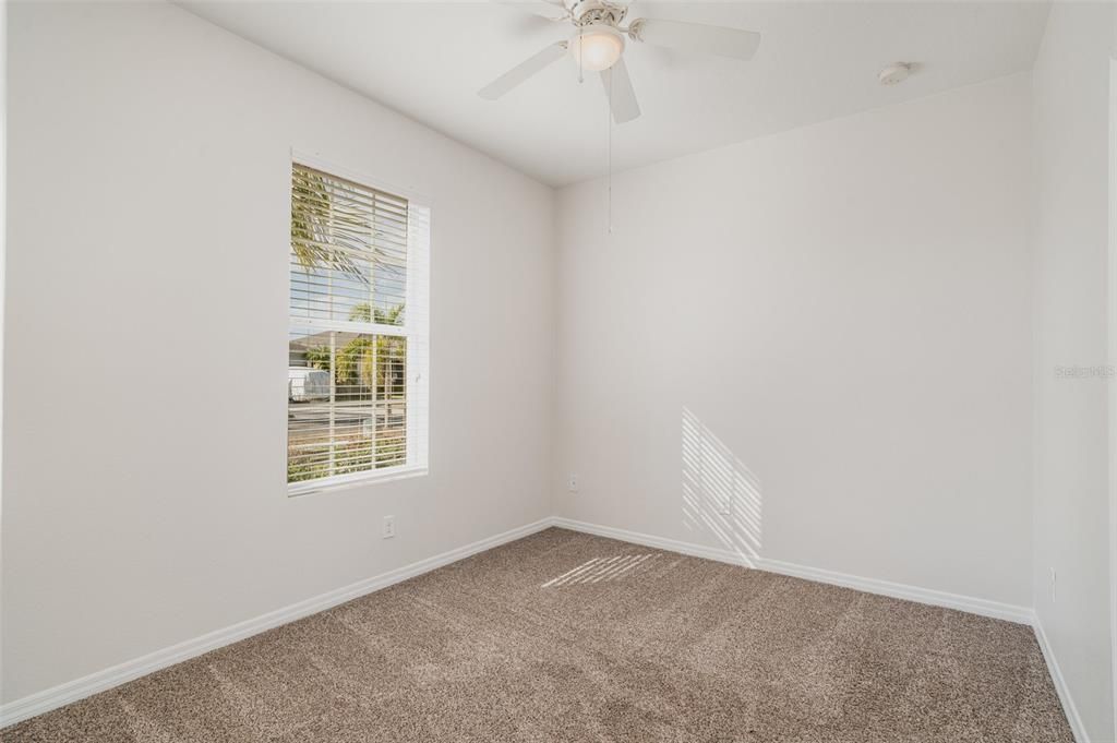 На продажу: $330,000 (4 спален, 2 ванн, 1878 Квадратных фут)