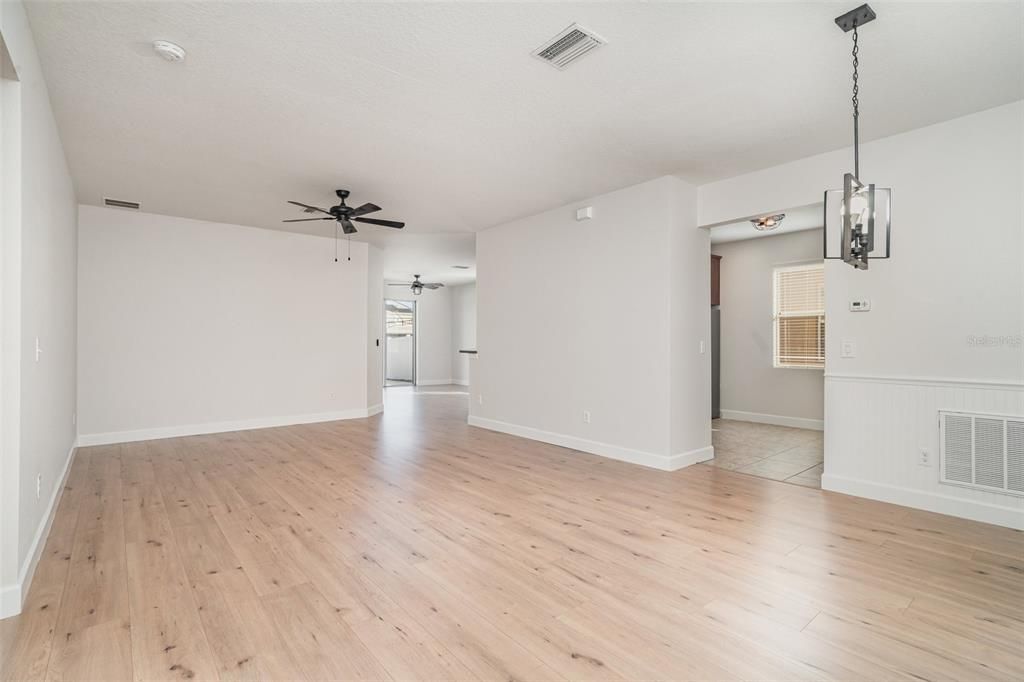 На продажу: $330,000 (4 спален, 2 ванн, 1878 Квадратных фут)