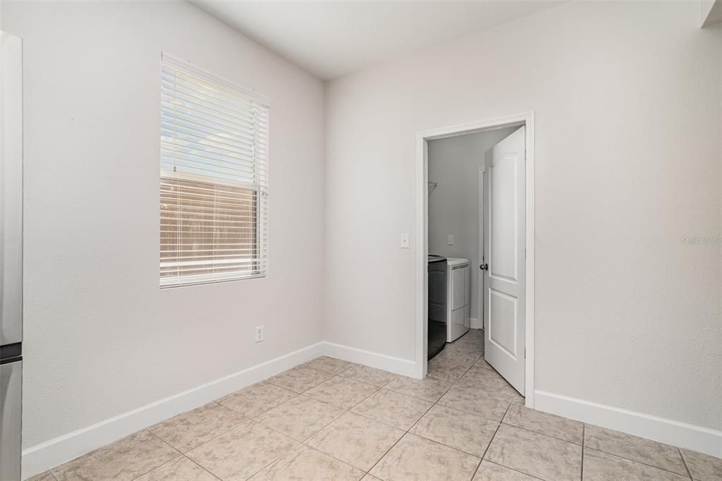 На продажу: $330,000 (4 спален, 2 ванн, 1878 Квадратных фут)