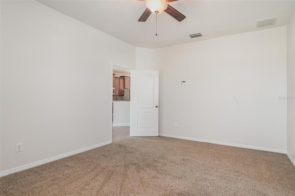 На продажу: $330,000 (4 спален, 2 ванн, 1878 Квадратных фут)