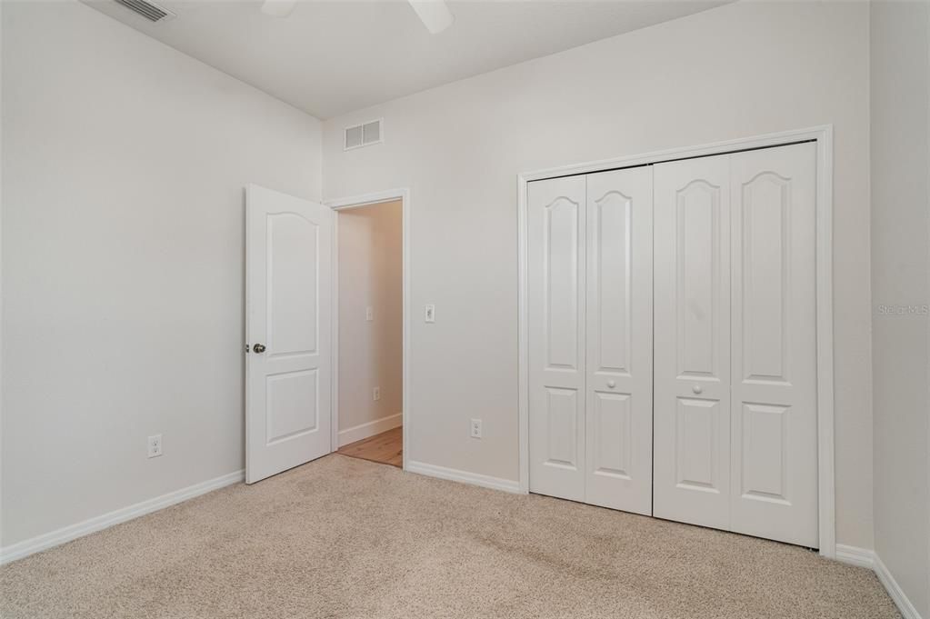 На продажу: $330,000 (4 спален, 2 ванн, 1878 Квадратных фут)