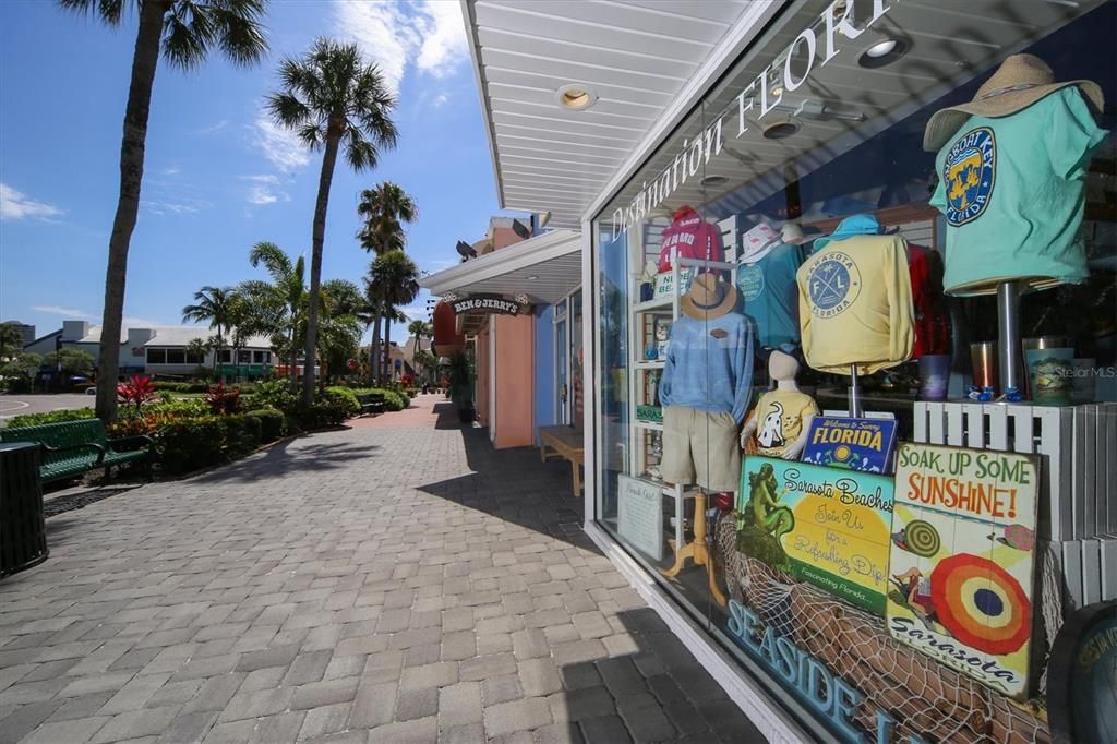 For Sale: $1,950,000 (2 beds, 2 baths, 1350 Square Feet)