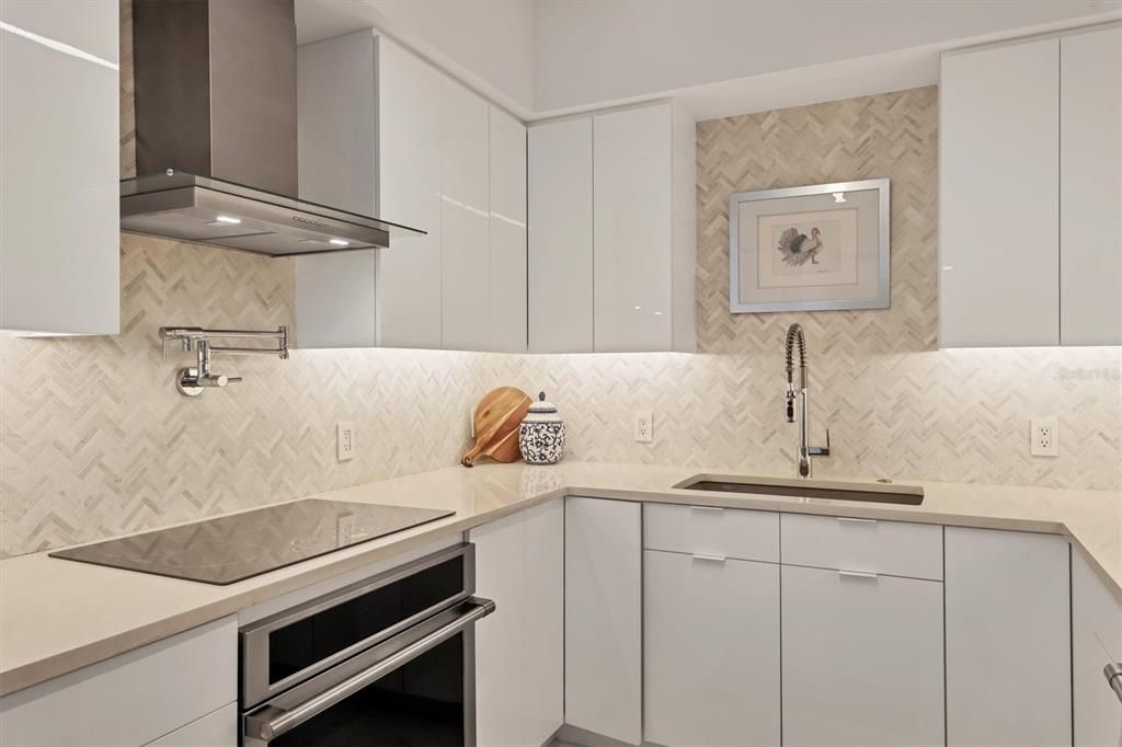 For Sale: $1,950,000 (2 beds, 2 baths, 1350 Square Feet)