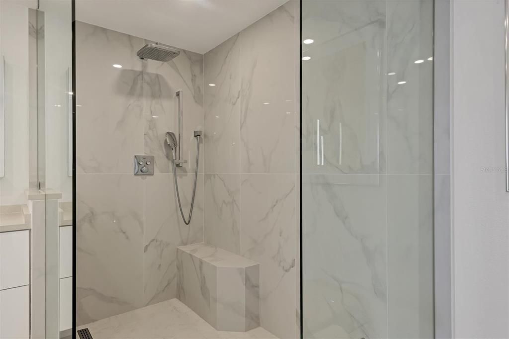 For Sale: $1,950,000 (2 beds, 2 baths, 1350 Square Feet)