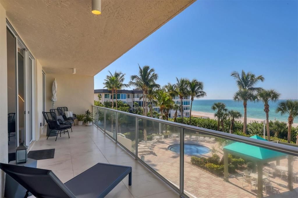 For Sale: $1,950,000 (2 beds, 2 baths, 1350 Square Feet)