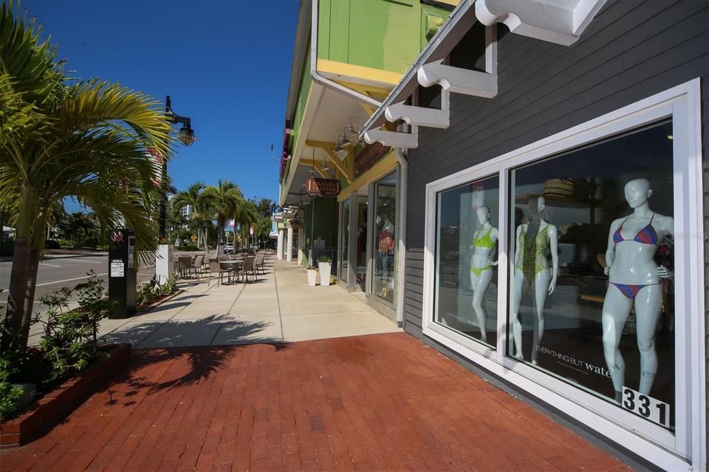 For Sale: $1,950,000 (2 beds, 2 baths, 1350 Square Feet)