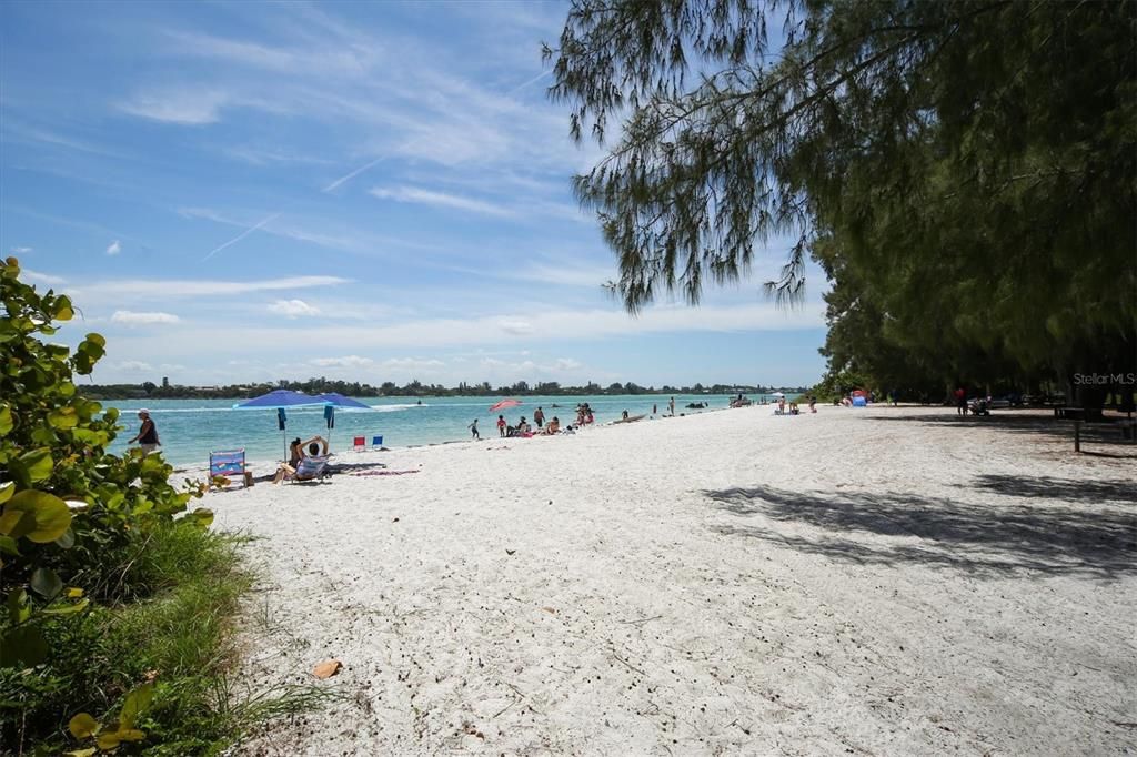 For Sale: $1,950,000 (2 beds, 2 baths, 1350 Square Feet)