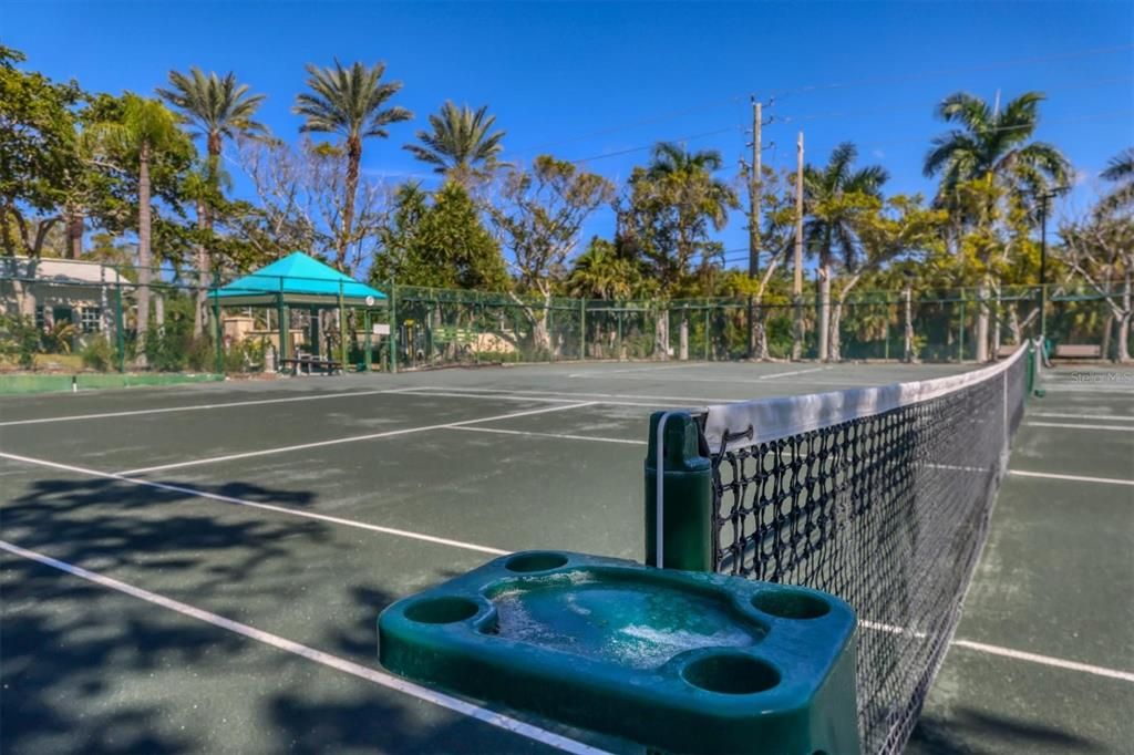 For Sale: $1,950,000 (2 beds, 2 baths, 1350 Square Feet)