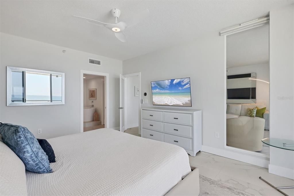 For Sale: $1,950,000 (2 beds, 2 baths, 1350 Square Feet)