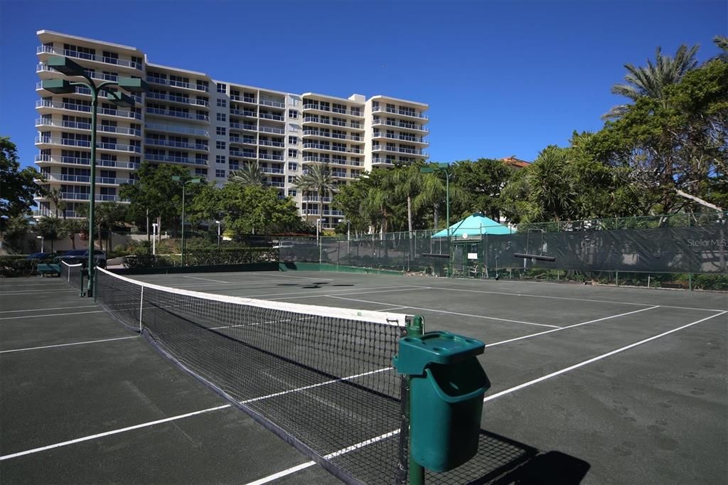 For Sale: $1,950,000 (2 beds, 2 baths, 1350 Square Feet)