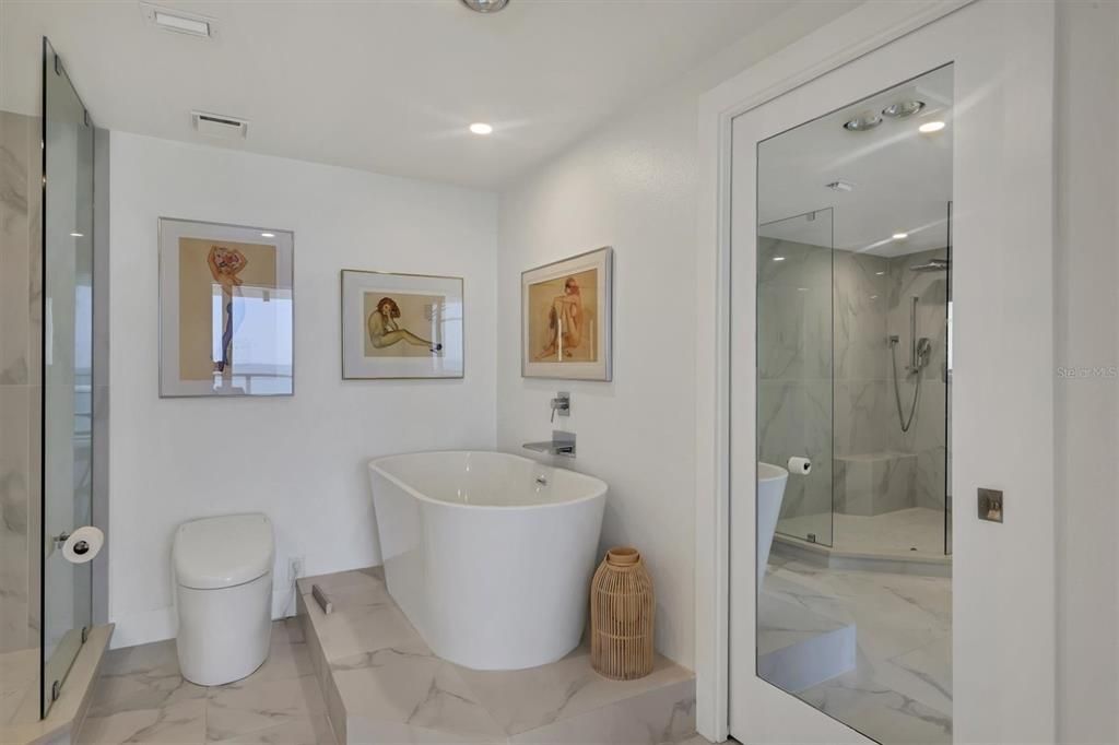 For Sale: $1,950,000 (2 beds, 2 baths, 1350 Square Feet)