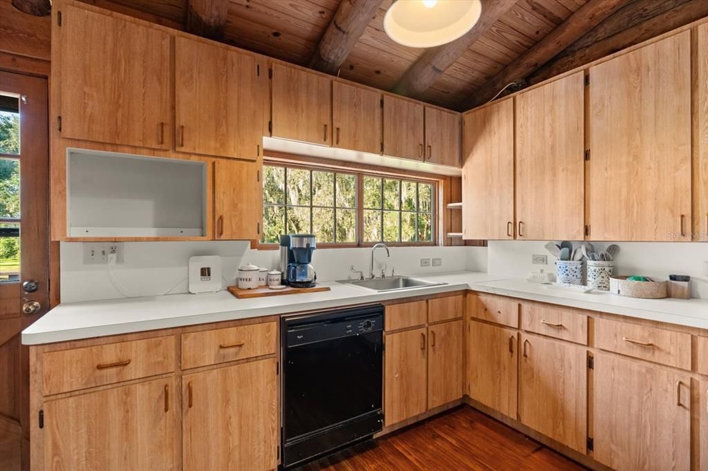 For Sale: $840,000 (4 beds, 2 baths, 2890 Square Feet)