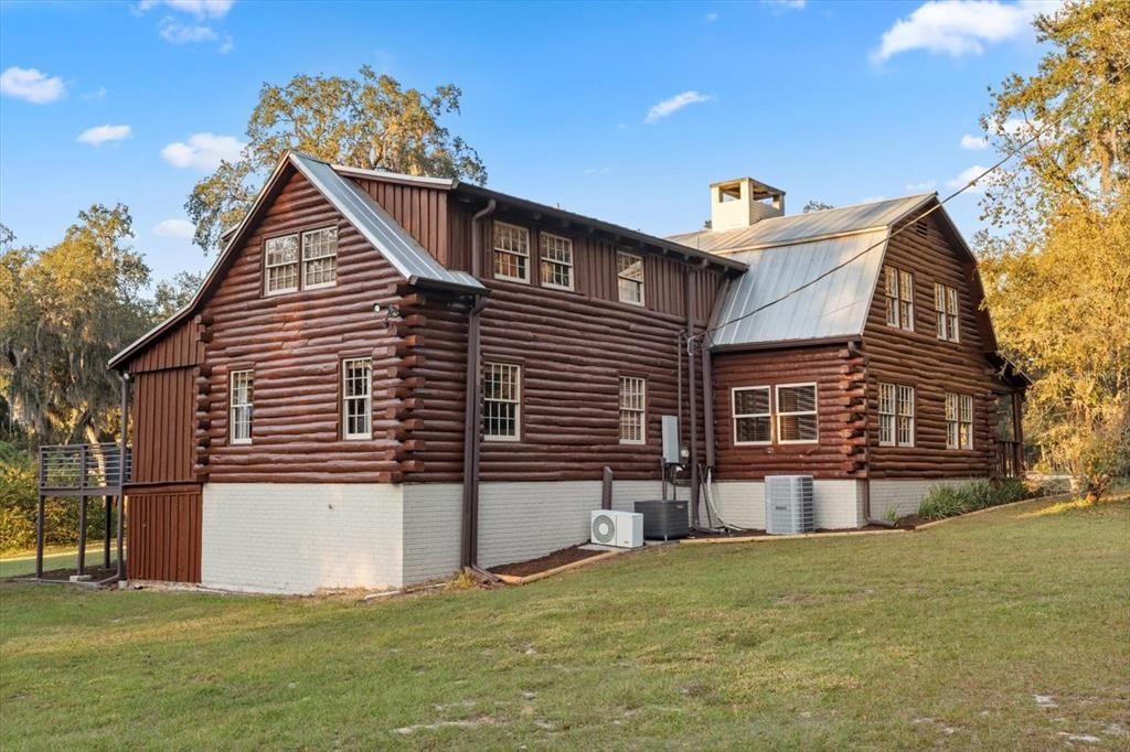 For Sale: $840,000 (4 beds, 2 baths, 2890 Square Feet)