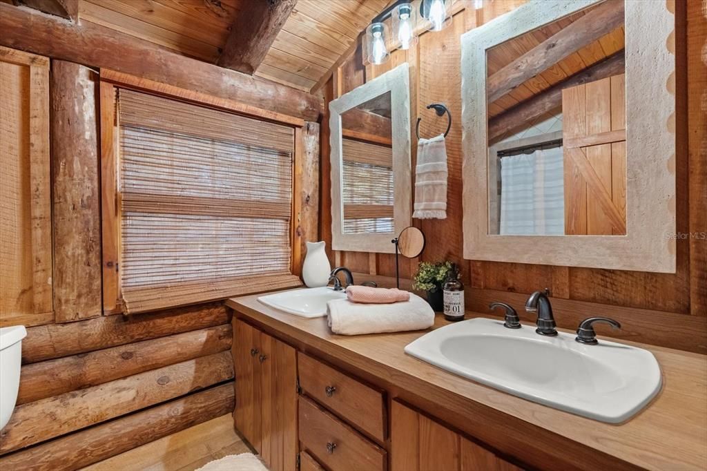 For Sale: $840,000 (4 beds, 2 baths, 2890 Square Feet)