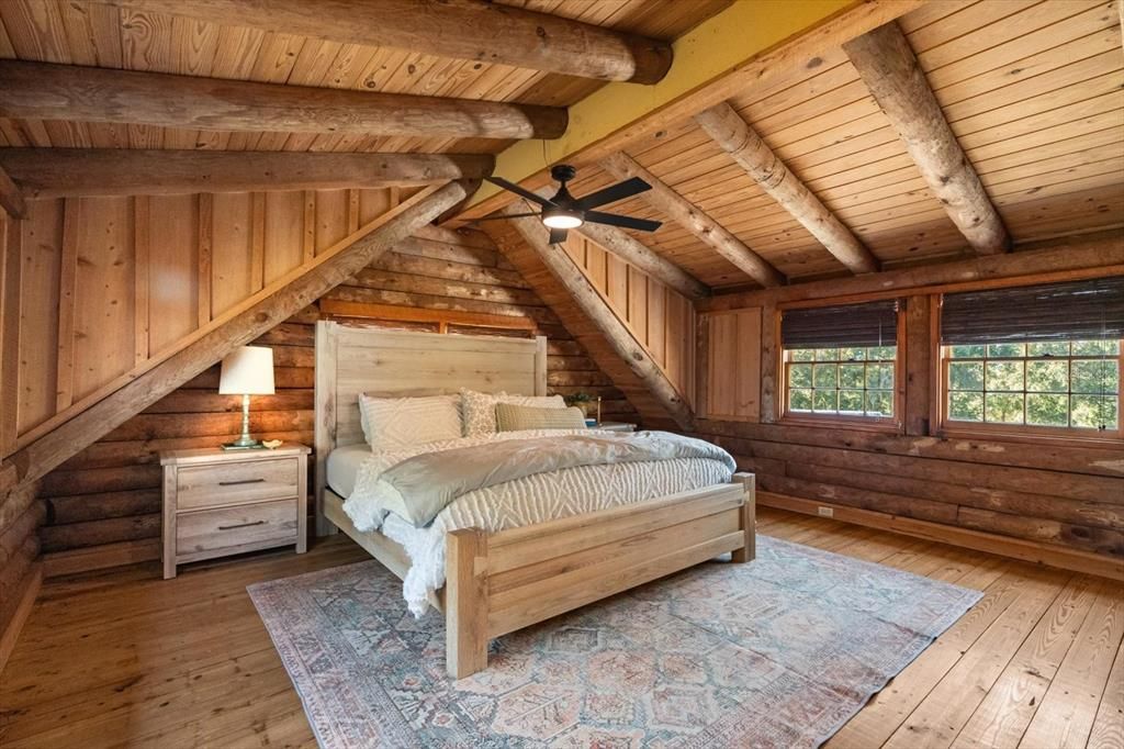 For Sale: $840,000 (4 beds, 2 baths, 2890 Square Feet)