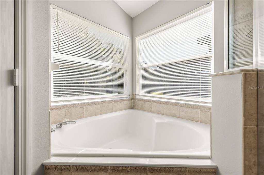 For Rent: $2,600 (3 beds, 2 baths, 1852 Square Feet)