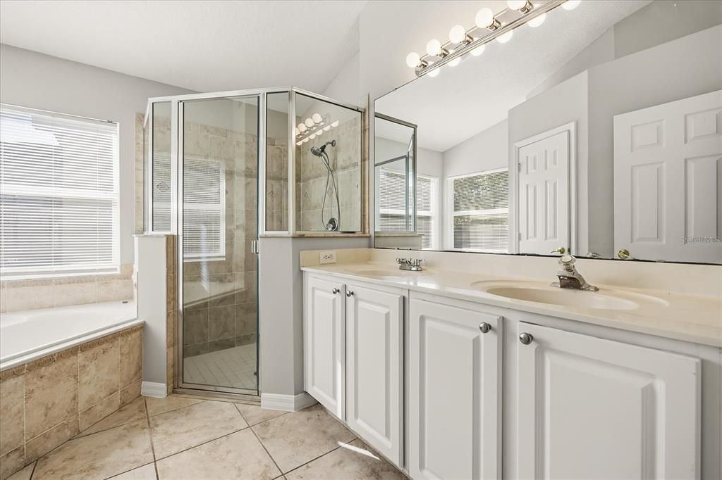 For Rent: $2,600 (3 beds, 2 baths, 1852 Square Feet)