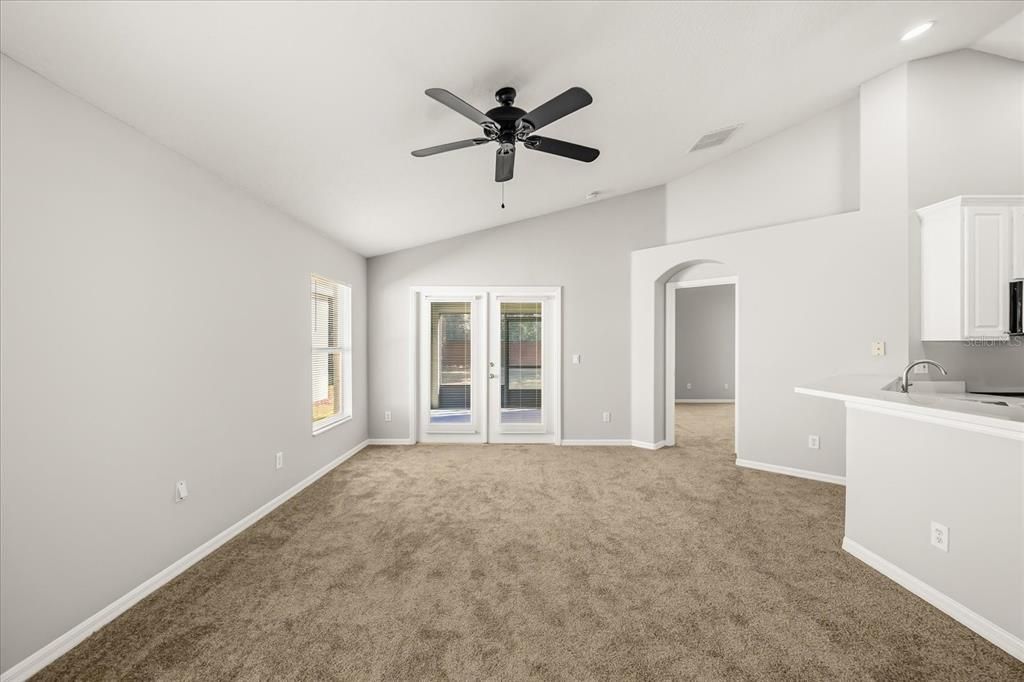 For Rent: $2,600 (3 beds, 2 baths, 1852 Square Feet)