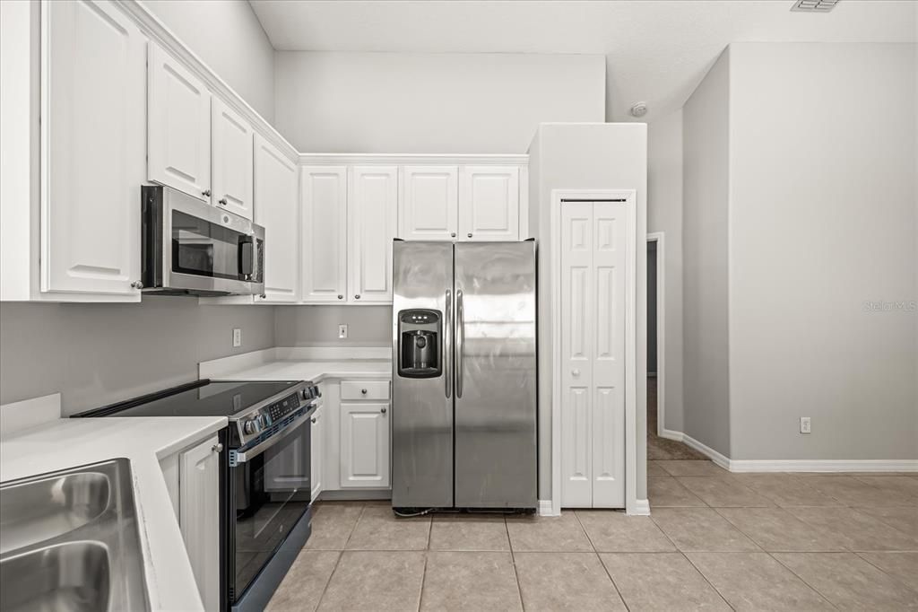 For Rent: $2,600 (3 beds, 2 baths, 1852 Square Feet)