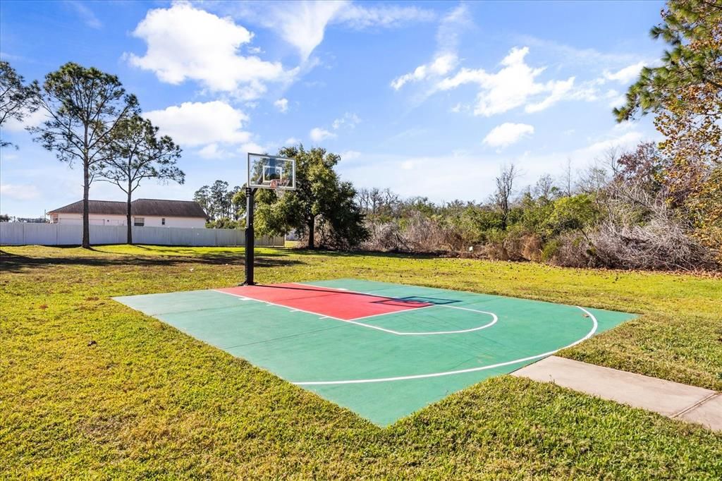 For Rent: $2,600 (3 beds, 2 baths, 1852 Square Feet)