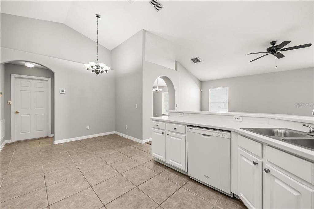 For Rent: $2,600 (3 beds, 2 baths, 1852 Square Feet)