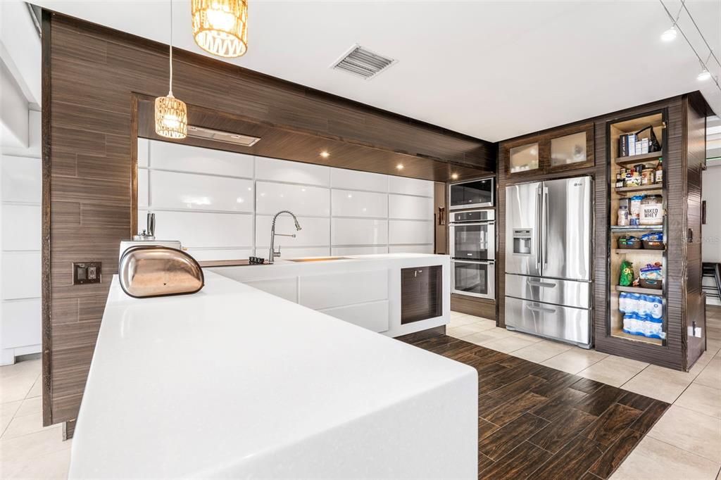 На продажу: $599,000 (3 спален, 2 ванн, 1946 Квадратных фут)