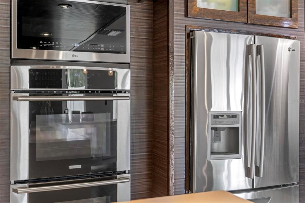 На продажу: $599,000 (3 спален, 2 ванн, 1946 Квадратных фут)