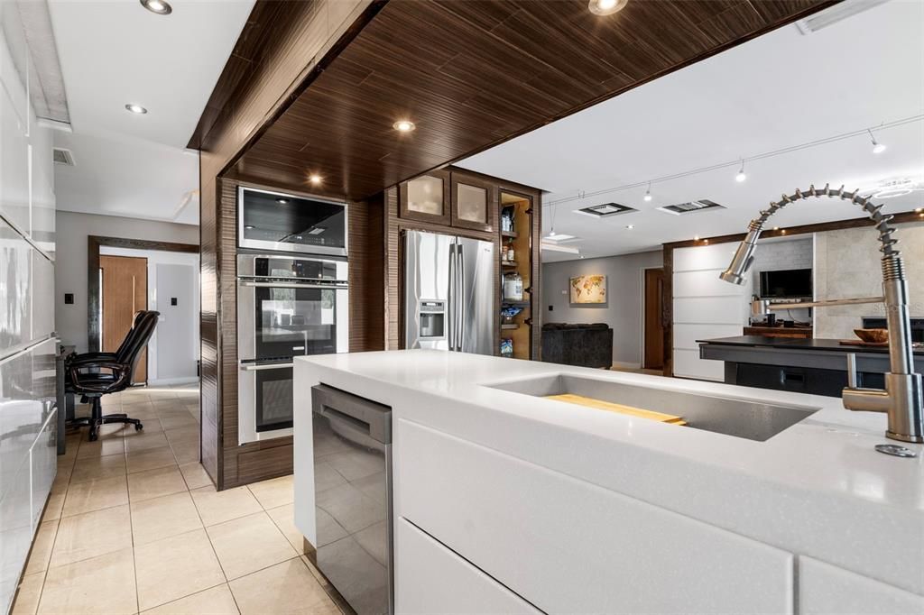 На продажу: $599,000 (3 спален, 2 ванн, 1946 Квадратных фут)