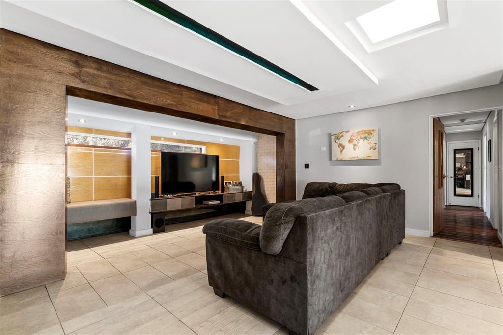 На продажу: $599,000 (3 спален, 2 ванн, 1946 Квадратных фут)