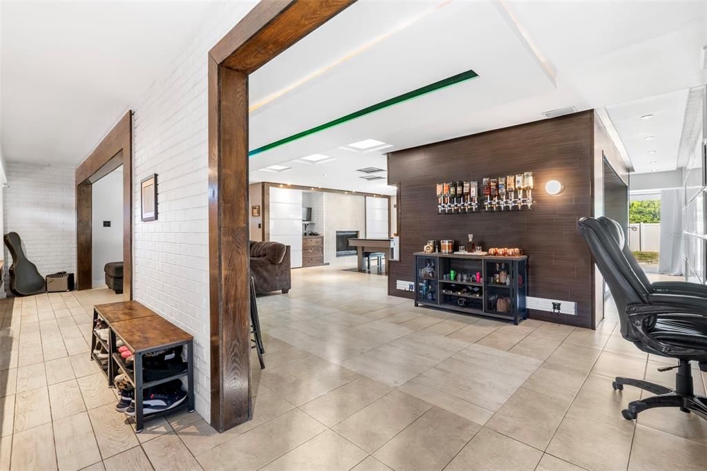 На продажу: $599,000 (3 спален, 2 ванн, 1946 Квадратных фут)