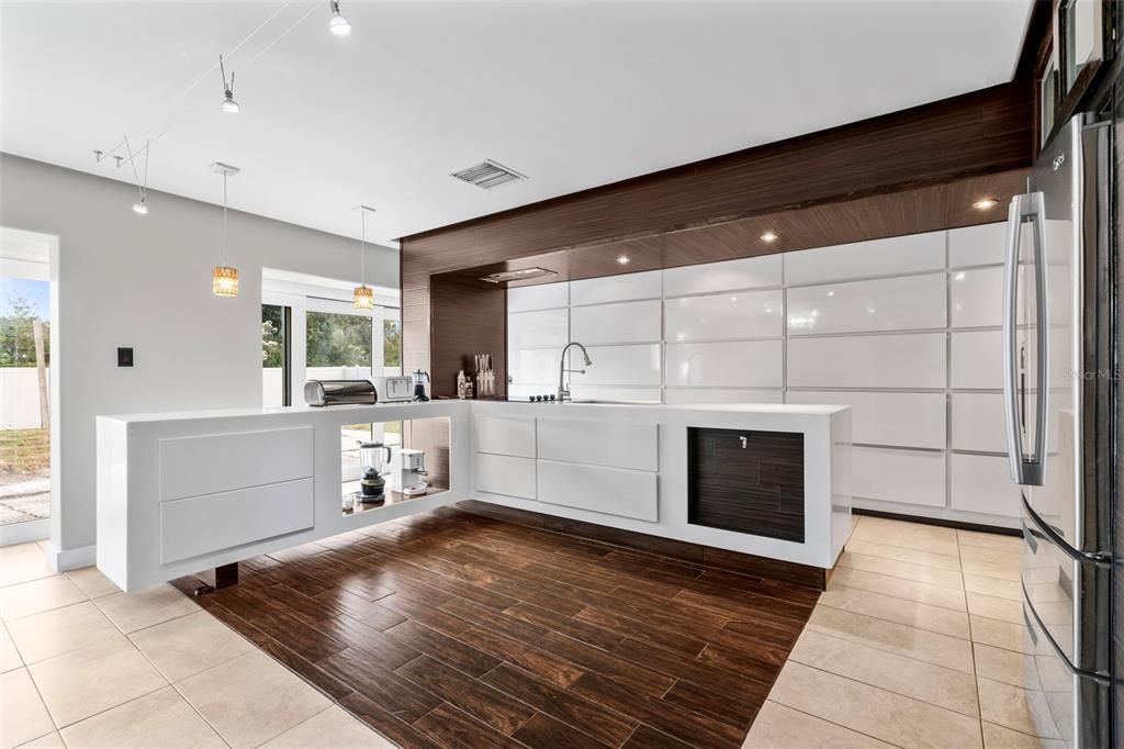 На продажу: $599,000 (3 спален, 2 ванн, 1946 Квадратных фут)