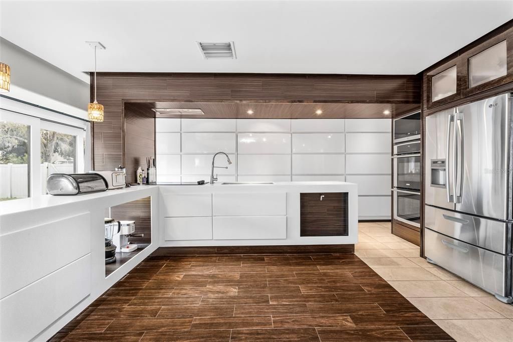 На продажу: $599,000 (3 спален, 2 ванн, 1946 Квадратных фут)