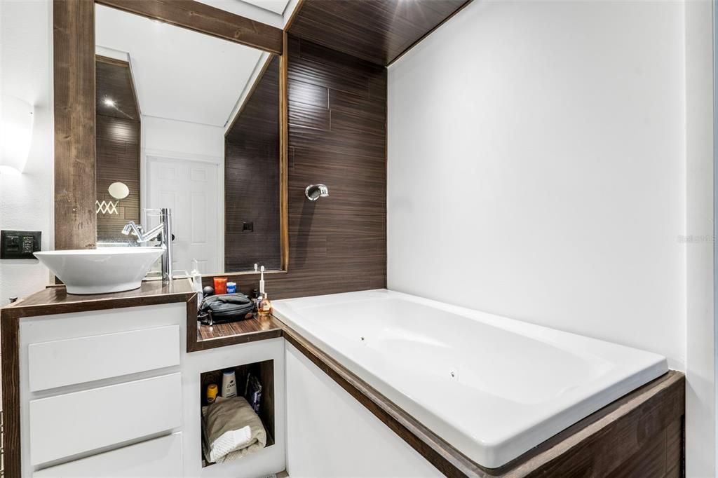 На продажу: $599,000 (3 спален, 2 ванн, 1946 Квадратных фут)