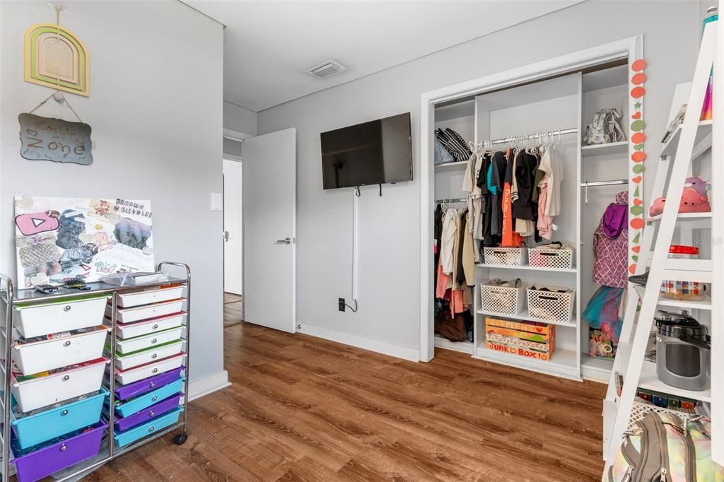 На продажу: $599,000 (3 спален, 2 ванн, 1946 Квадратных фут)