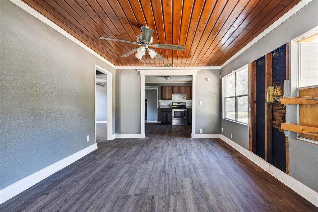 待售: $99,900 (3 贝兹, 2 浴室, 1268 平方英尺)