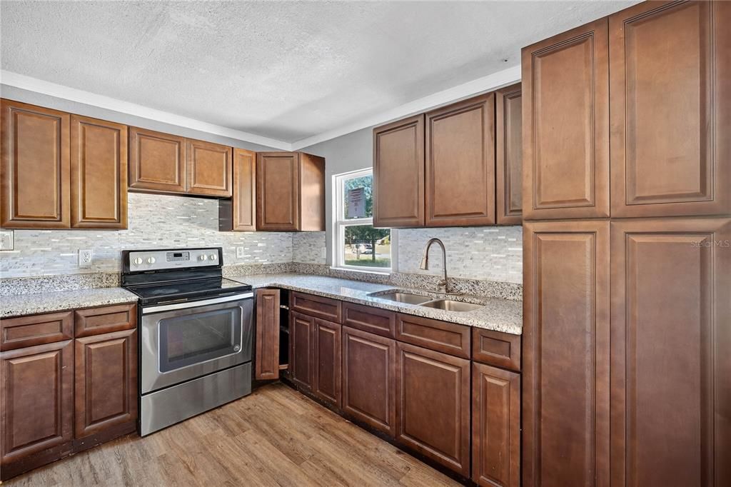 待售: $99,900 (3 贝兹, 2 浴室, 1268 平方英尺)