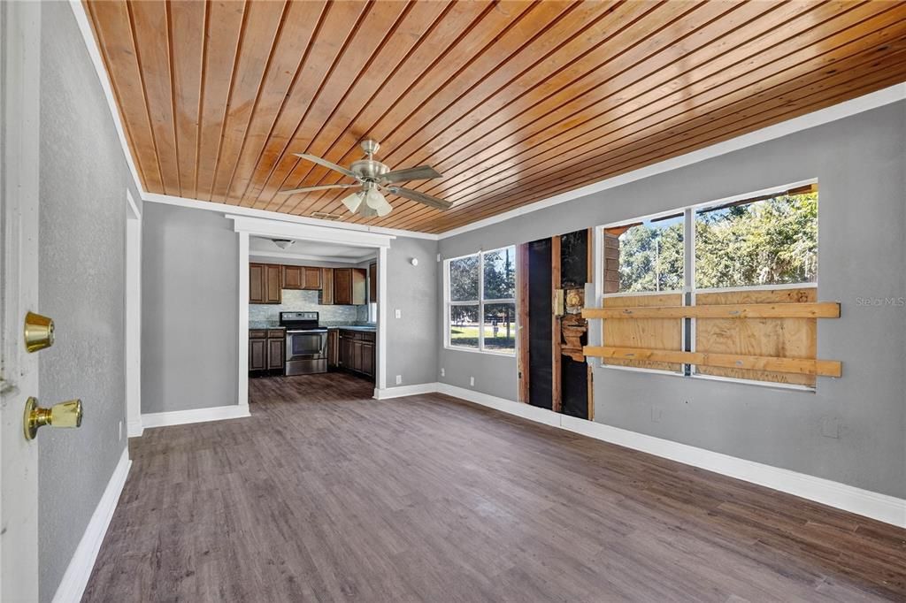 待售: $99,900 (3 贝兹, 2 浴室, 1268 平方英尺)