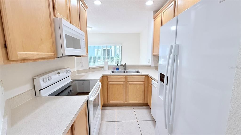 出租: $1,900 (2 贝兹, 2 浴室, 1202 平方英尺)