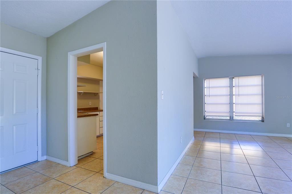 出租: $1,795 (3 贝兹, 2 浴室, 1233 平方英尺)